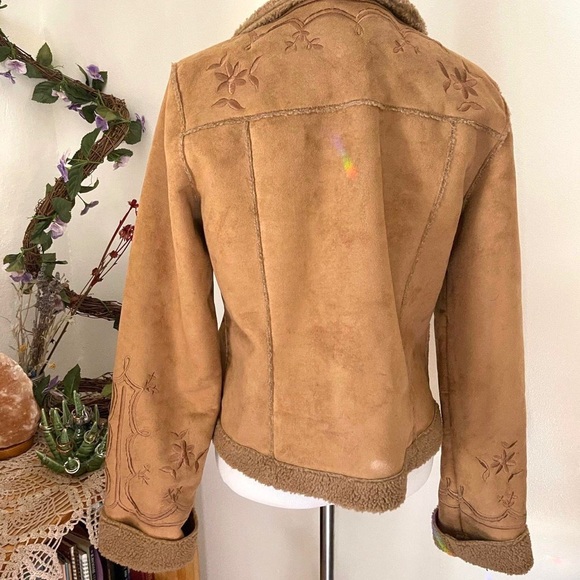 Embroidered faux fur jacket - Picture 3 of 4